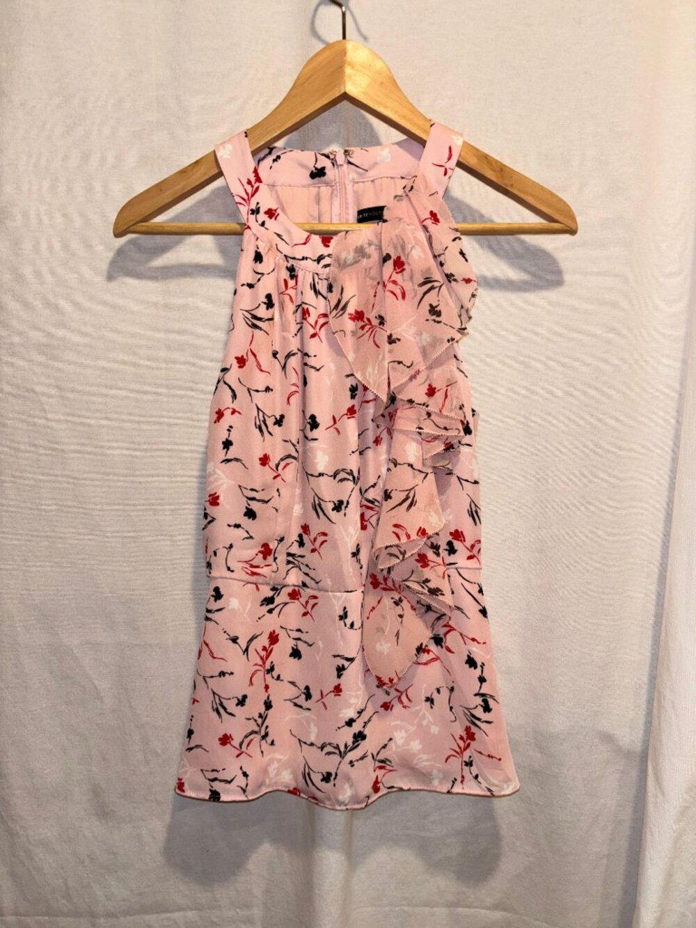 White House Black Market Floral Ruffle Sleeveless Blouse – Size 2